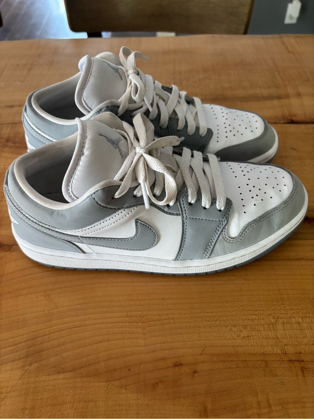 Jordan 1 Low - Picture 2 of 5